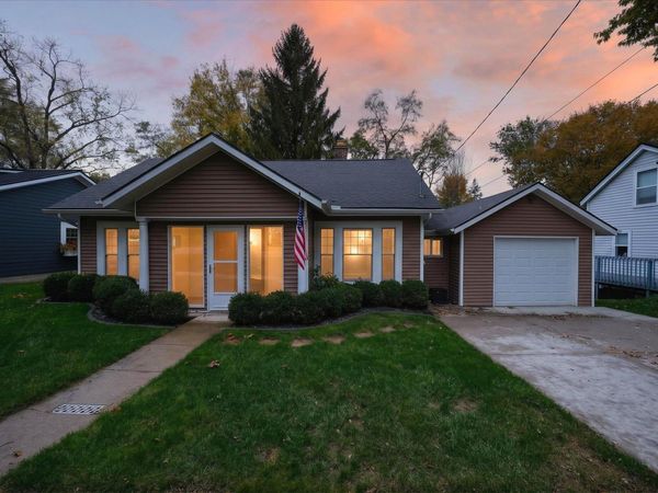 8165 5th Street, Dexter, MI 48130