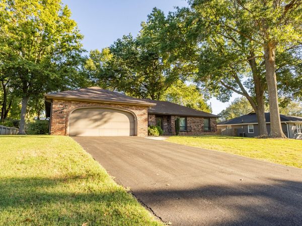 1785 E Lakewood Street , Springfield, MO 65804