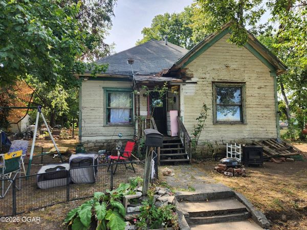 717 Bois De Arc Street , Carthage, MO 64836