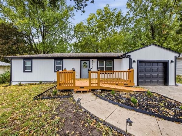 8520 Larsen Street, Overland Park, KS 66214