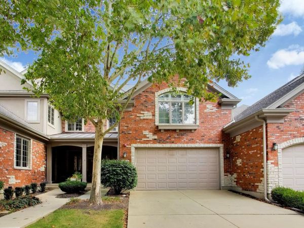 1213 W Charles Lane, Westmont, IL 60559