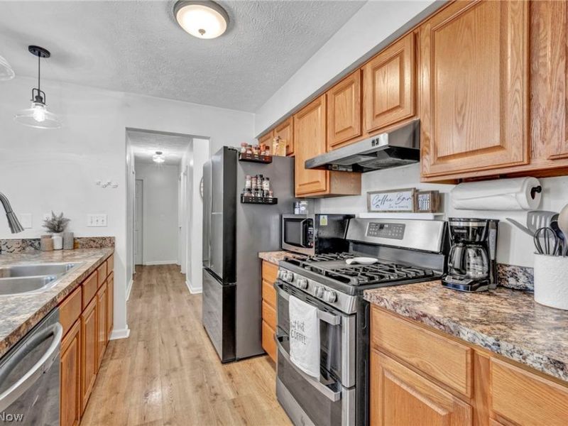 318 Sandpiper Avenue, Elyria, OH 44035 Photo 8