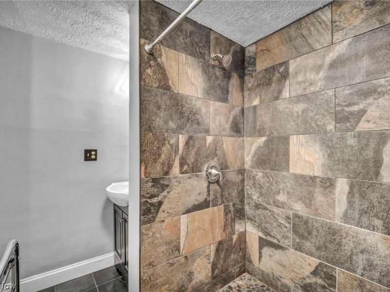 4024 E 26th Street, Newburgh Heights, OH 44105 Photo 12