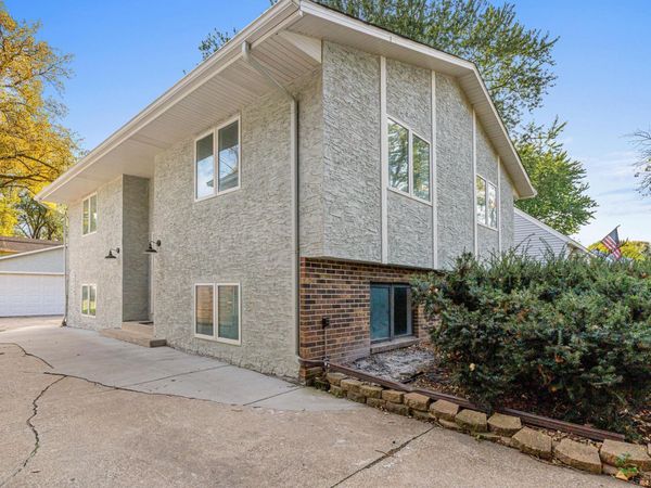 540 Hiawatha Avenue, Mendota Heights, MN 55118