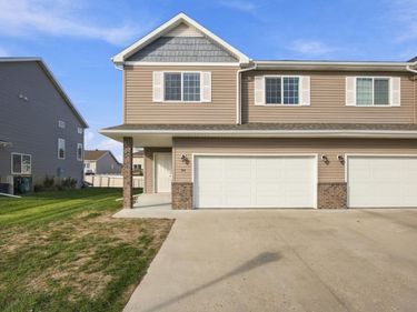 916 Eaglewood Avenue W, West Fargo, ND 58078