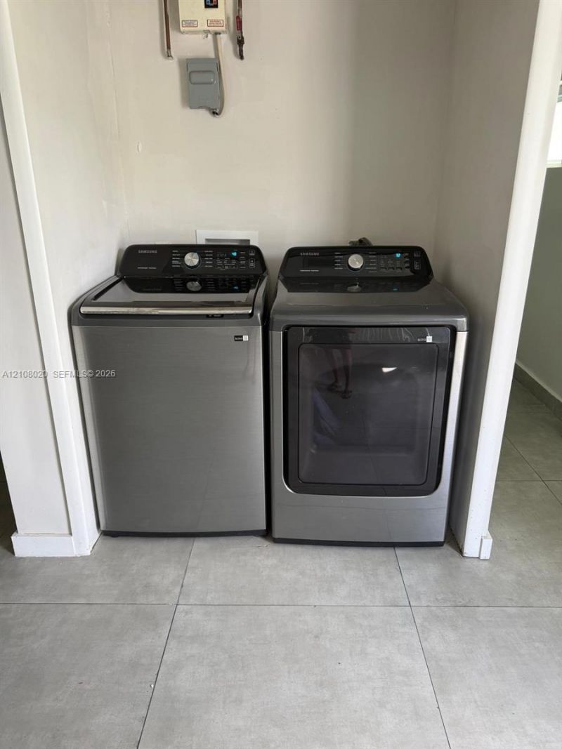 620 NW 1st Ave , Hallandale Beach, FL 33009 Photo