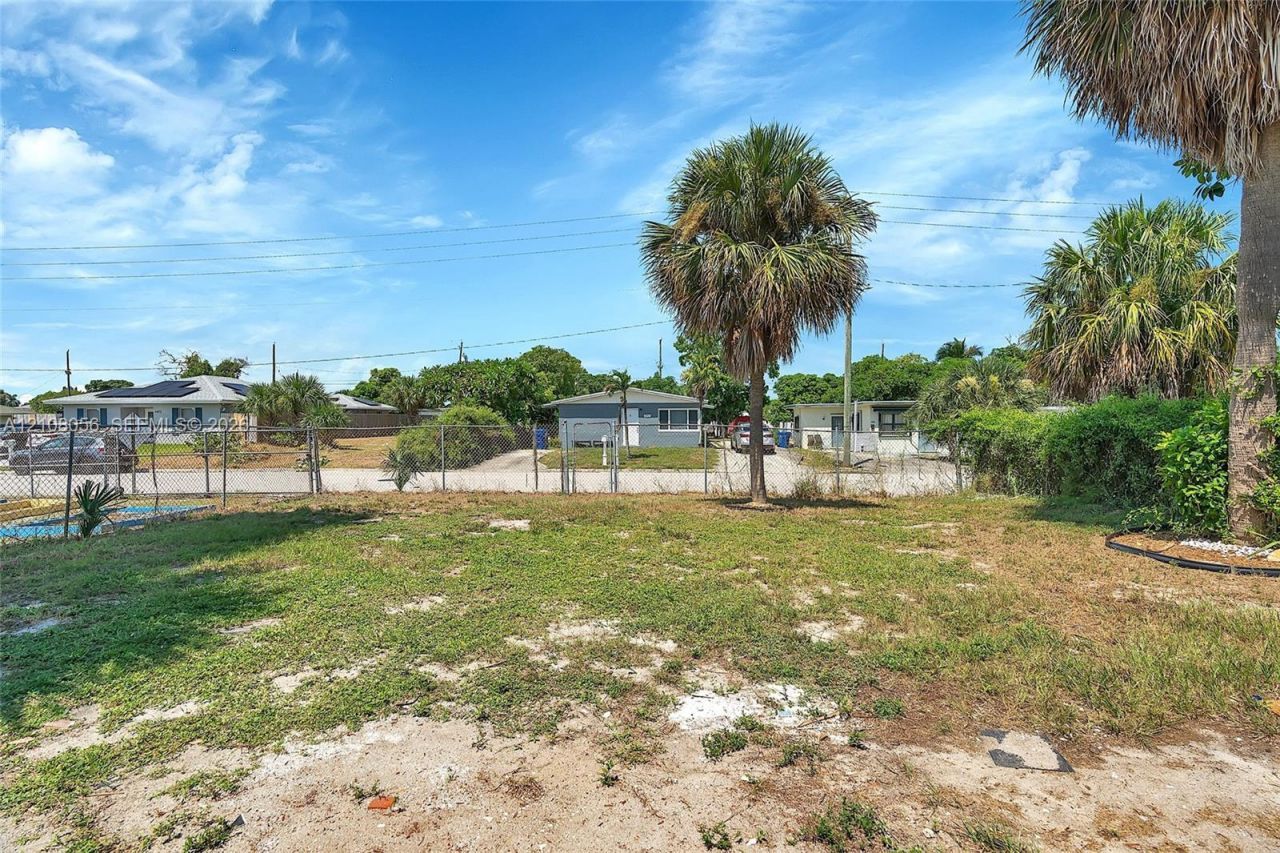1444 W 28th St , Riviera Beach, FL 33404 Photo