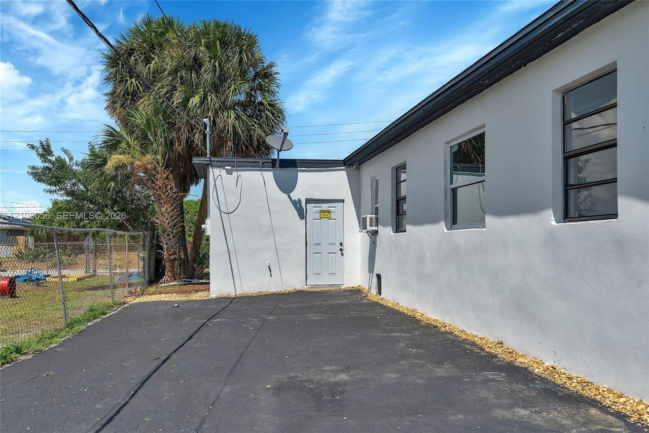 1444 W 28th St , Riviera Beach, FL 33404 Photo