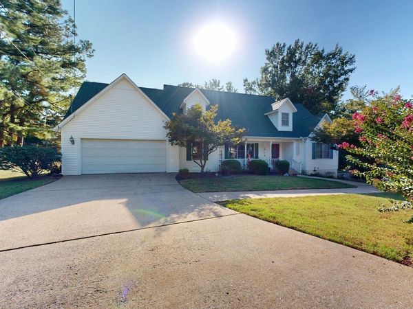 425 White Oak Circle , Dyersburg, TN 38024