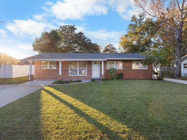 17 Mary Esther Drive, Mary Esther, FL 32569
