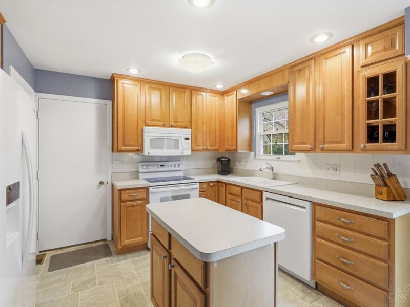 852 Yorktown Drive, Union Township, OH 45245 Photo 14