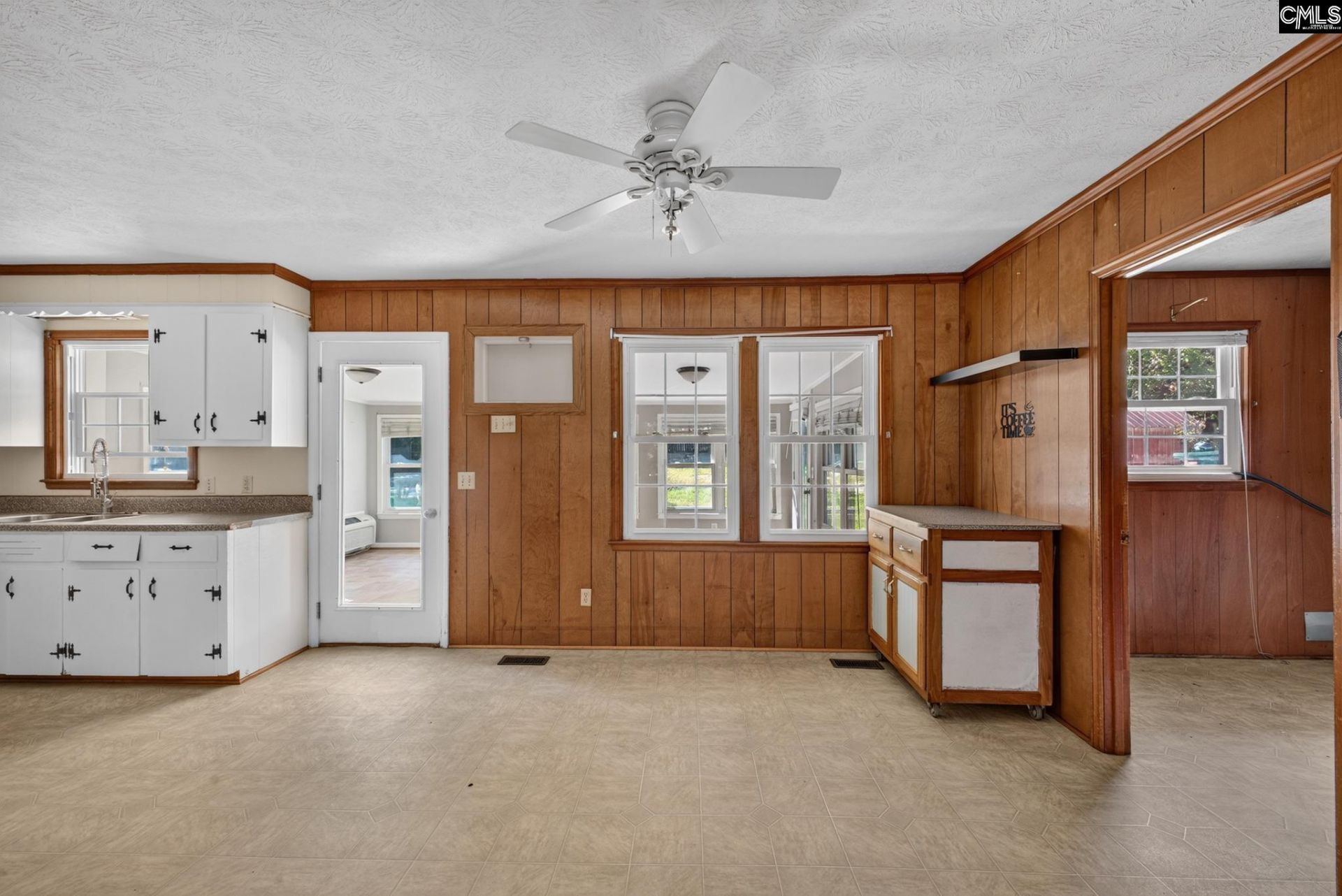 142 Spring Road  Photo 9