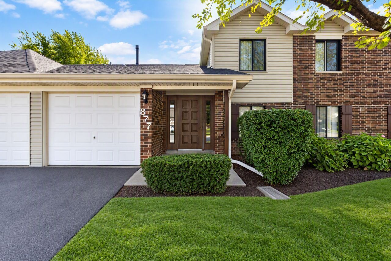 877 Cross Creek Drive, Unit A1, Roselle, IL 60172 Main Photo