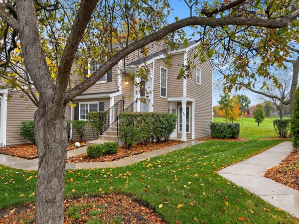 2127 Southwind Circle, Schaumburg, IL 60194