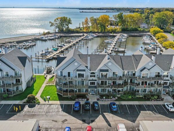 37512 Jefferson Avenue, Unit 303, Harrison Township, MI 48045