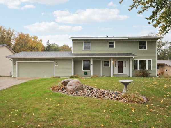 1440 Valley View Road, Chaska, MN 55318