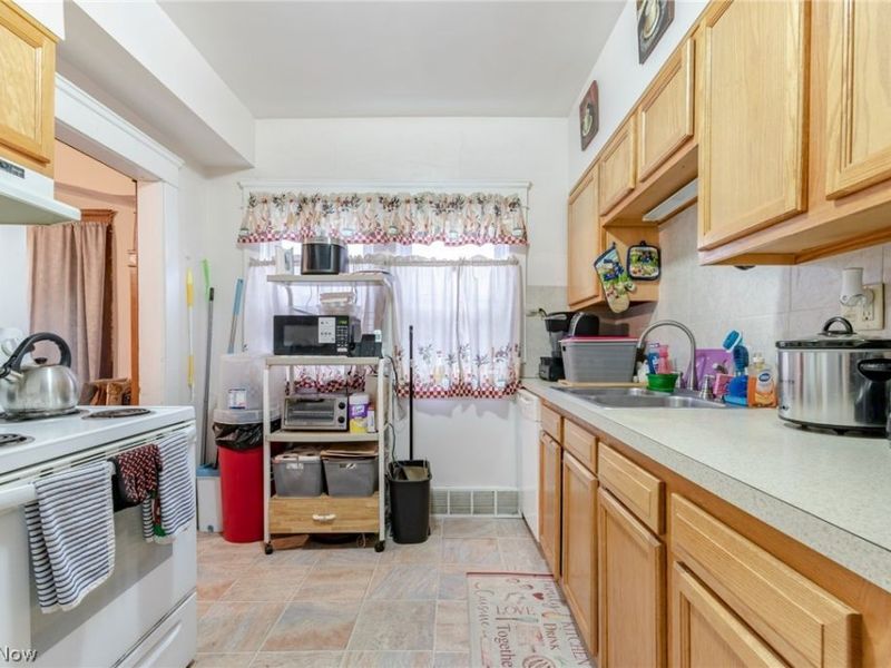 2192 Edgewood Road, Cleveland Heights, OH 44118 Photo 4