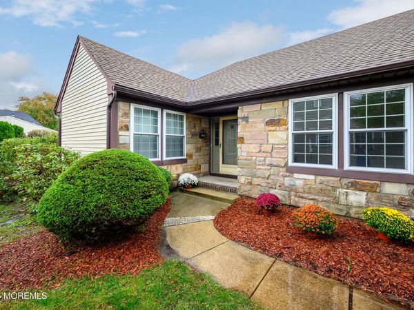 13 Benjamin Franklin Drive, Monroe, NJ 08831
