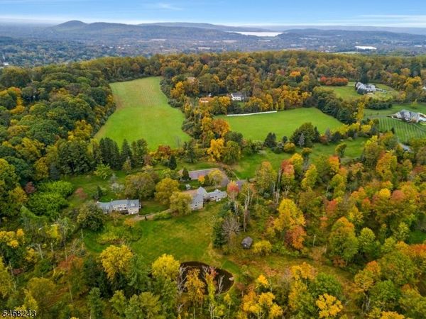 39 Still Hollow Rd, Tewksbury, NJ 08833