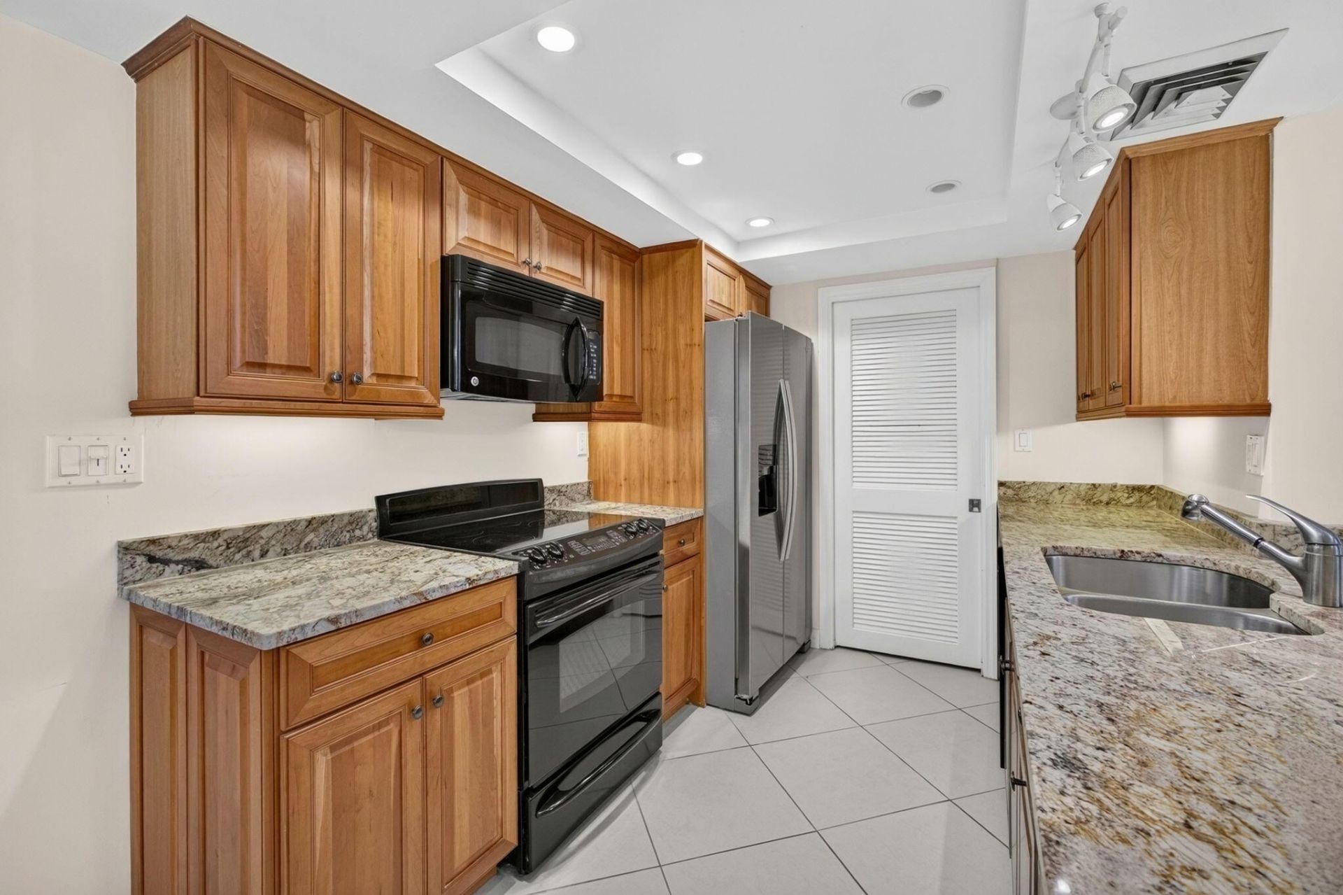 5344 Woodland Lakes Drive, Unit 225, Palm Beach Gardens, FL 33418 Photo