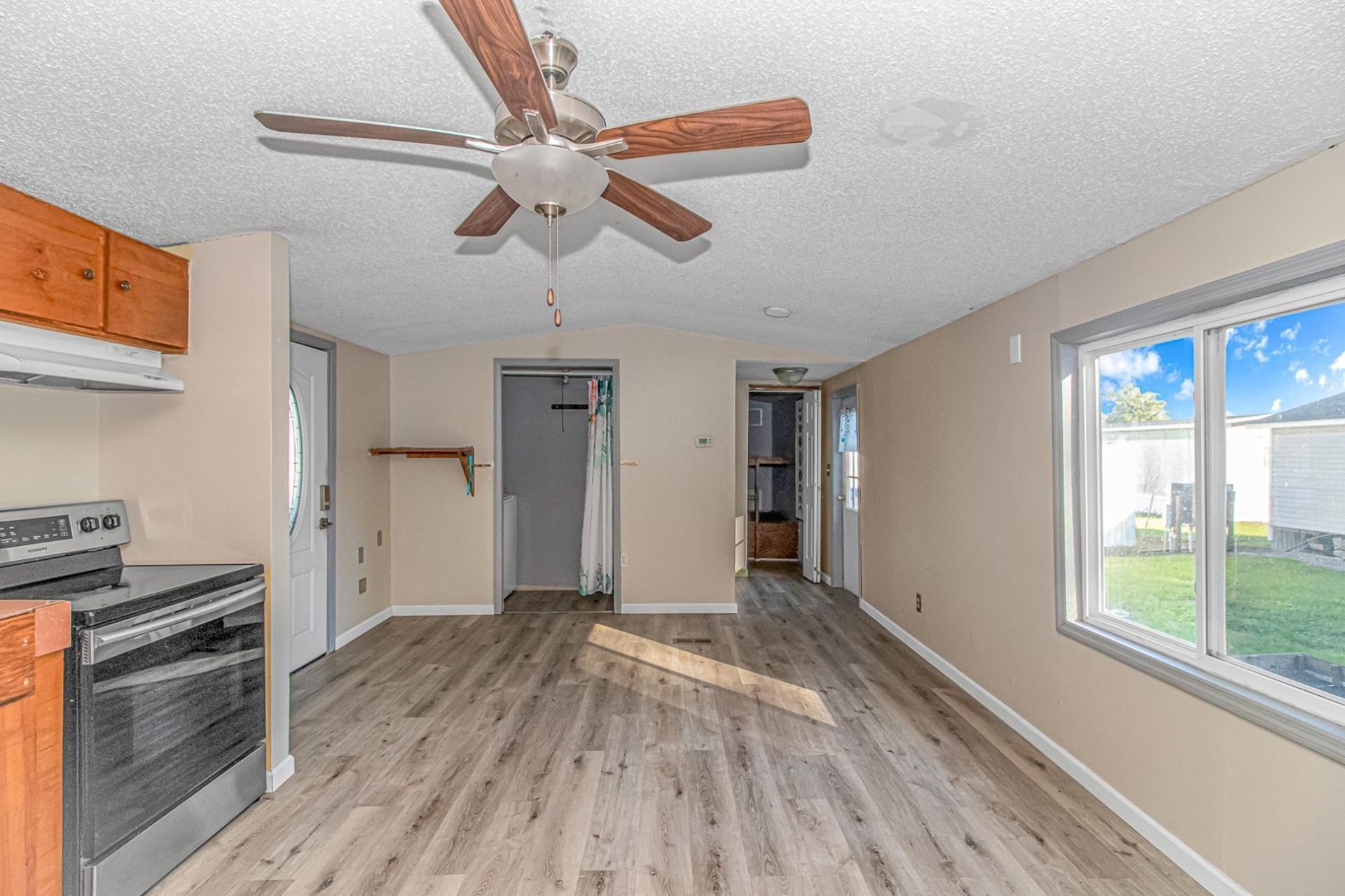 2444 Paris Ln.  Photo 11