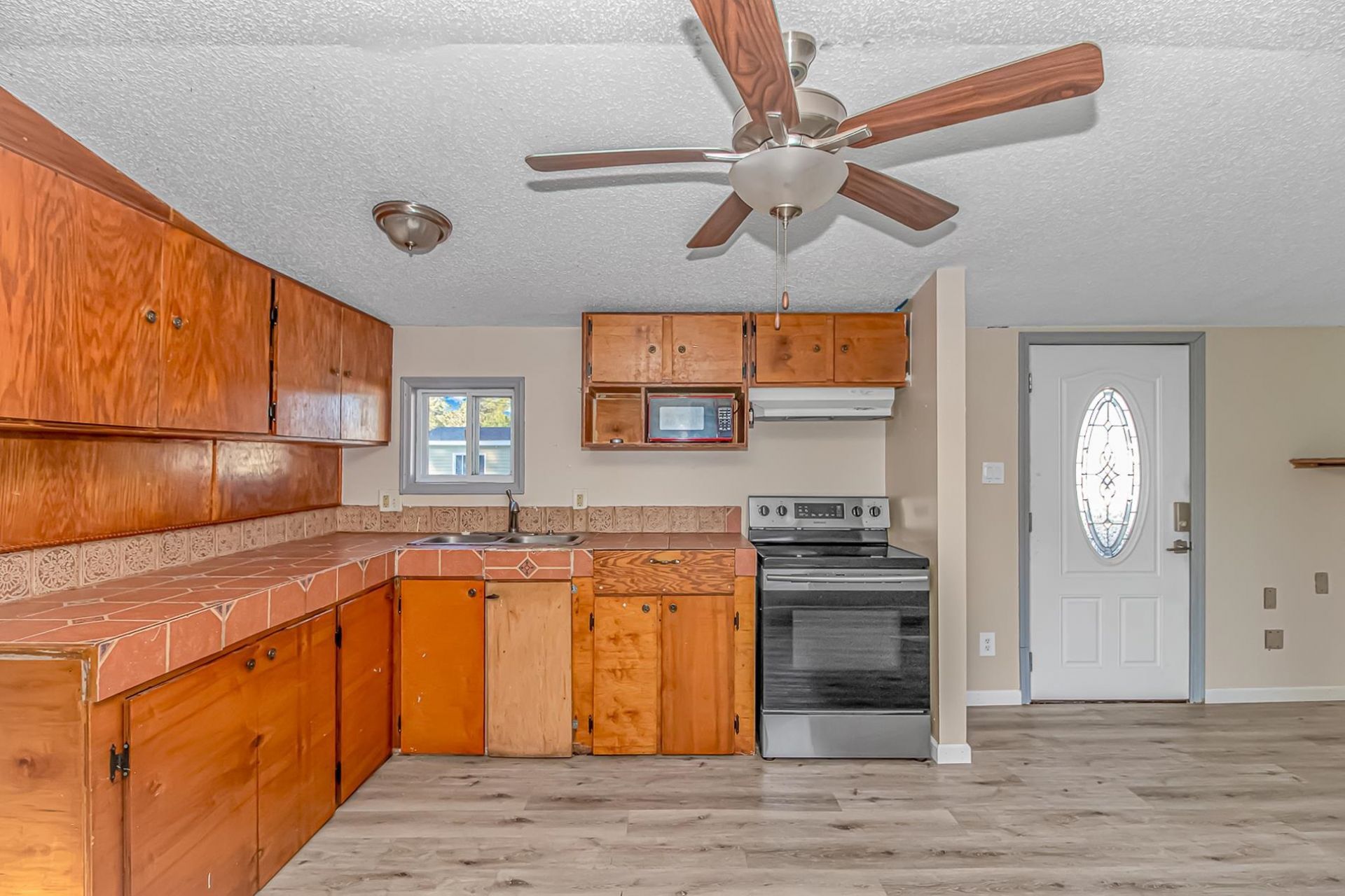 2444 Paris Ln.  Photo 12