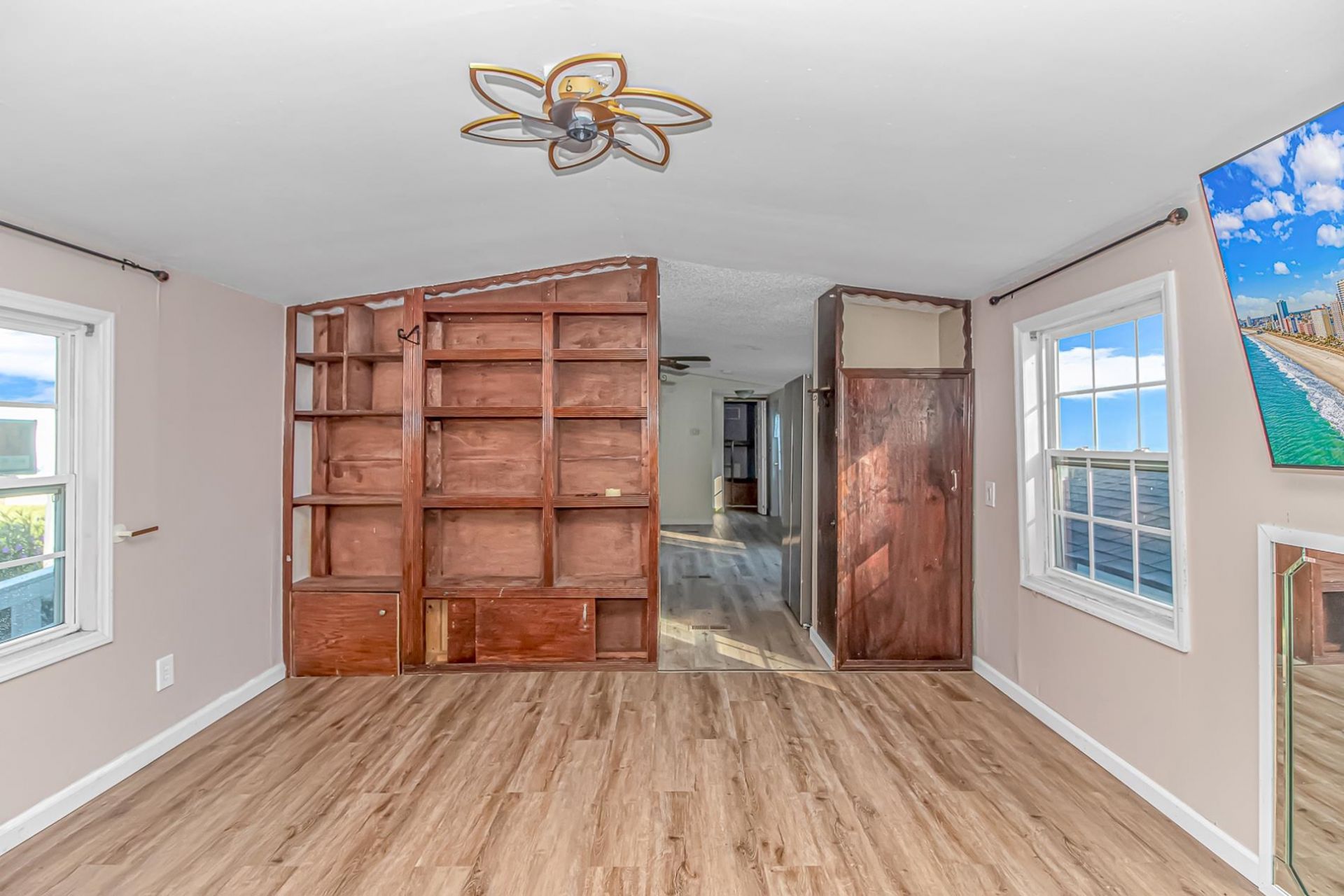2444 Paris Ln.  Photo 14