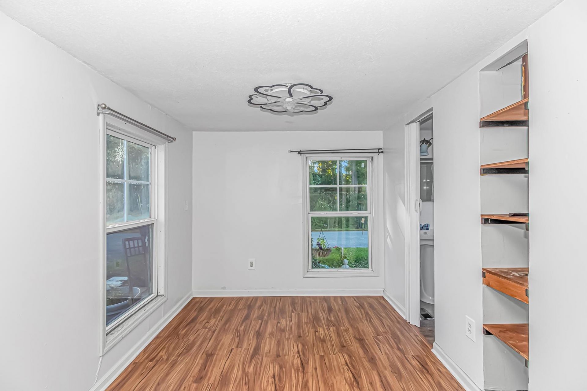 2444 Paris Ln.  Photo 15