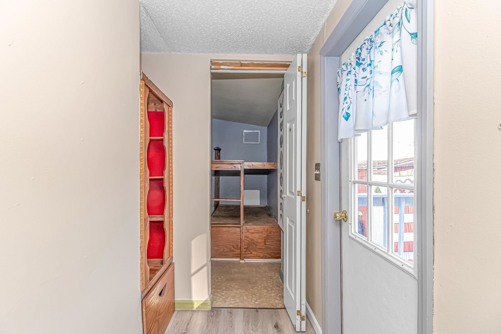 2444 Paris Ln.  Photo 19