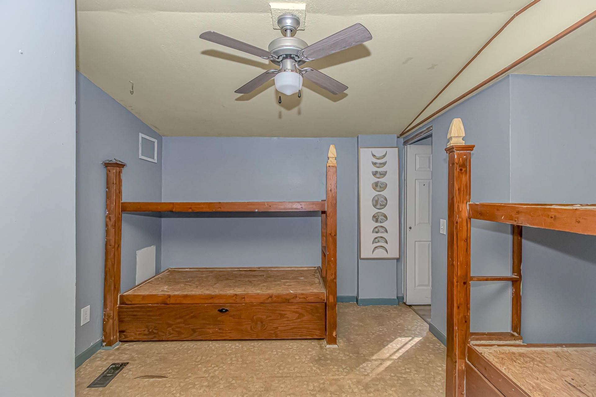 2444 Paris Ln.  Photo 21