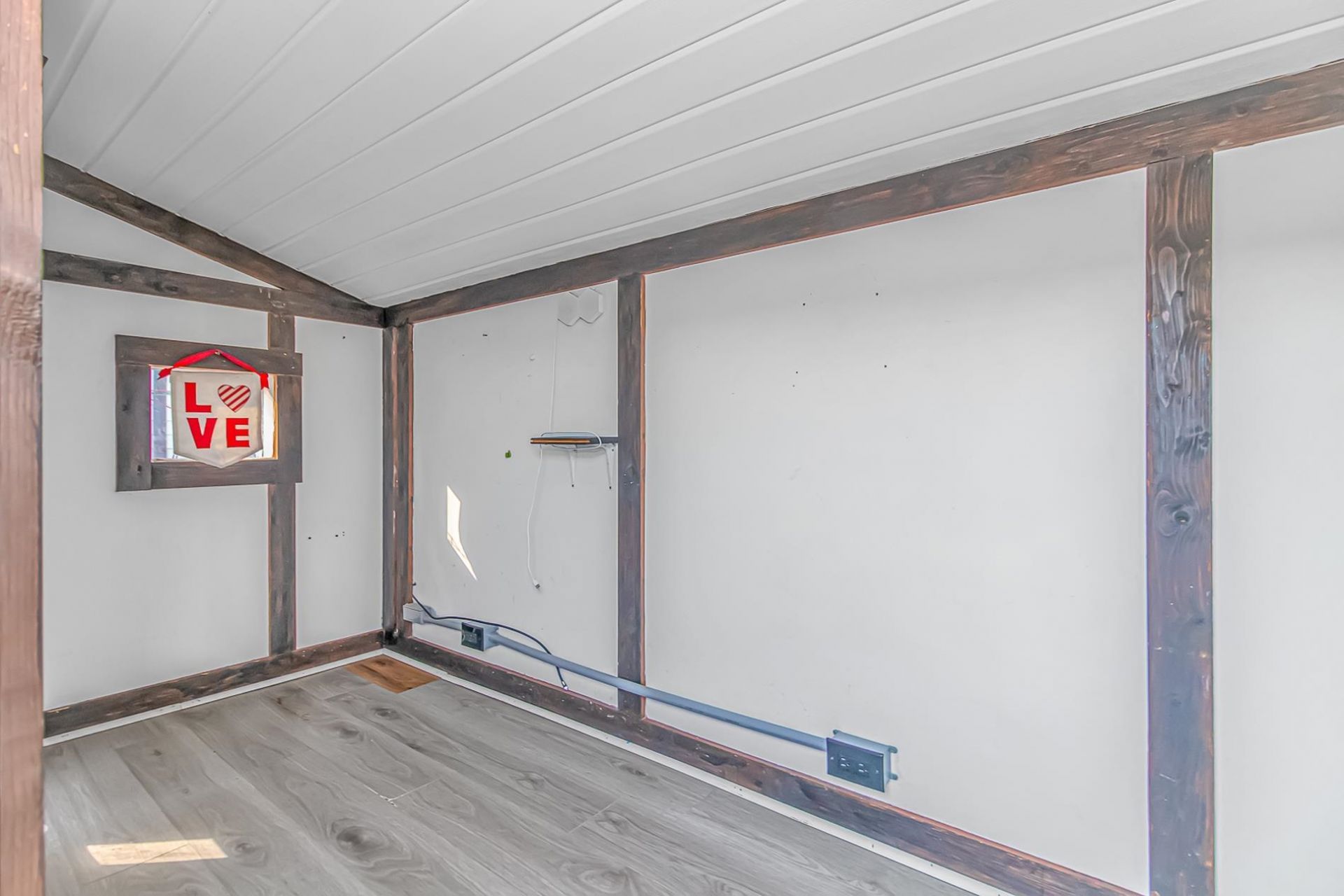 2444 Paris Ln.  Photo 26