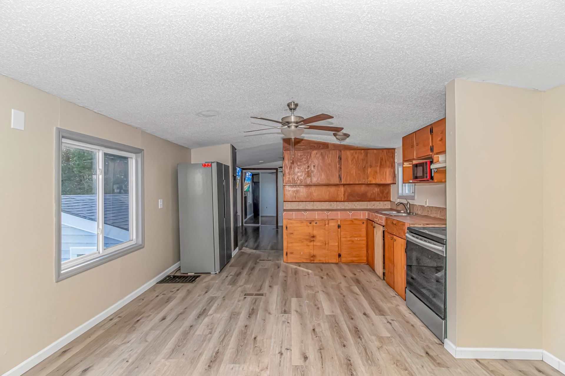 2444 Paris Ln.  Photo 7