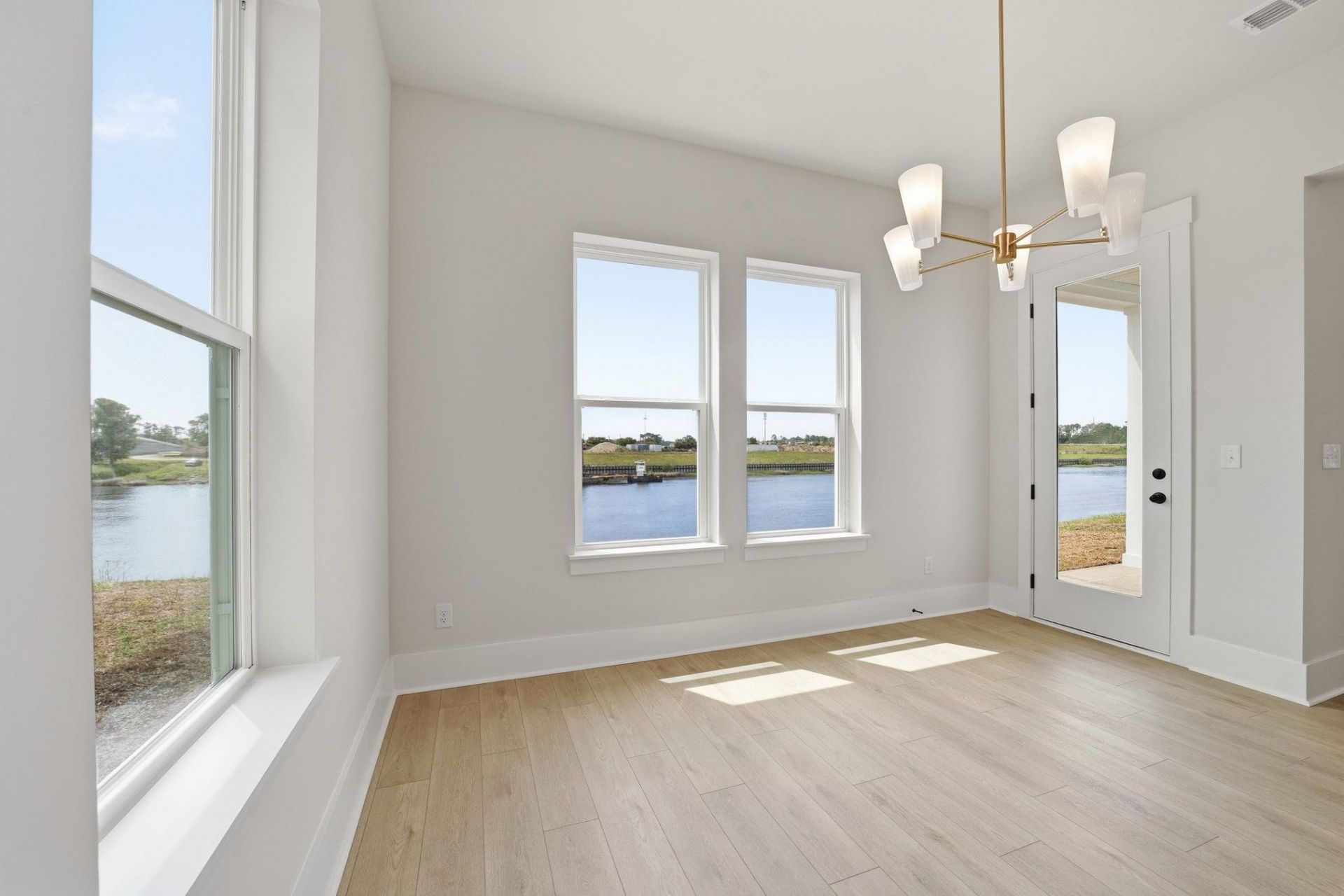 540 Waters Edge Dr. Photo 21