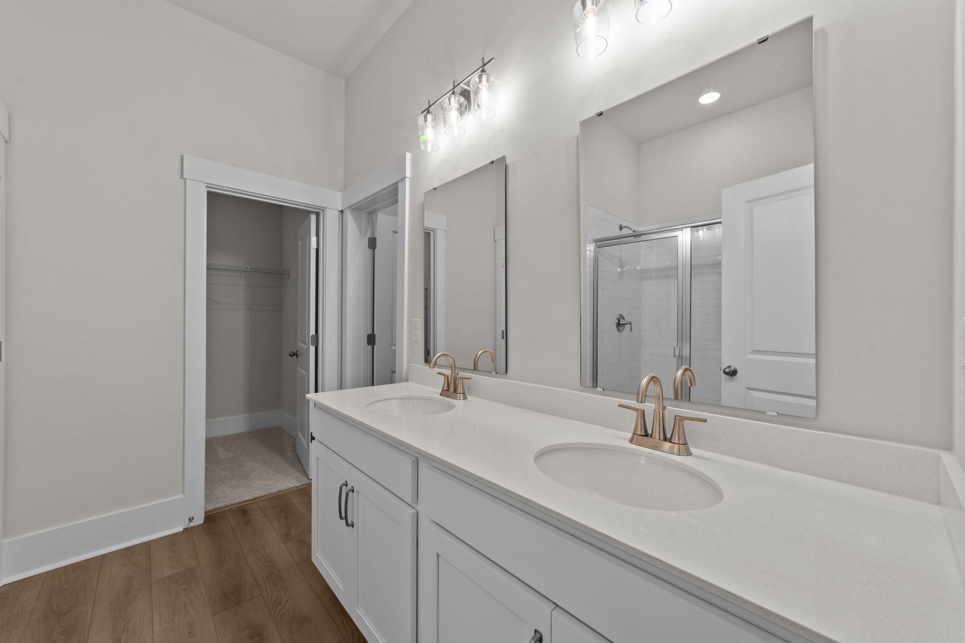 540 Waters Edge Dr. Photo 32