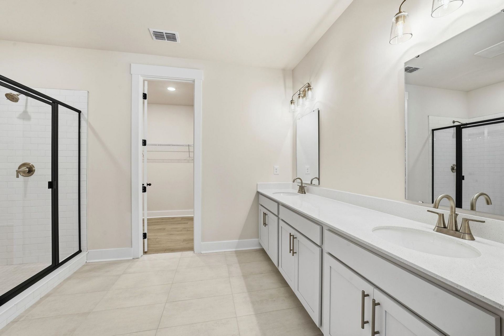 540 Waters Edge Dr. Photo 39
