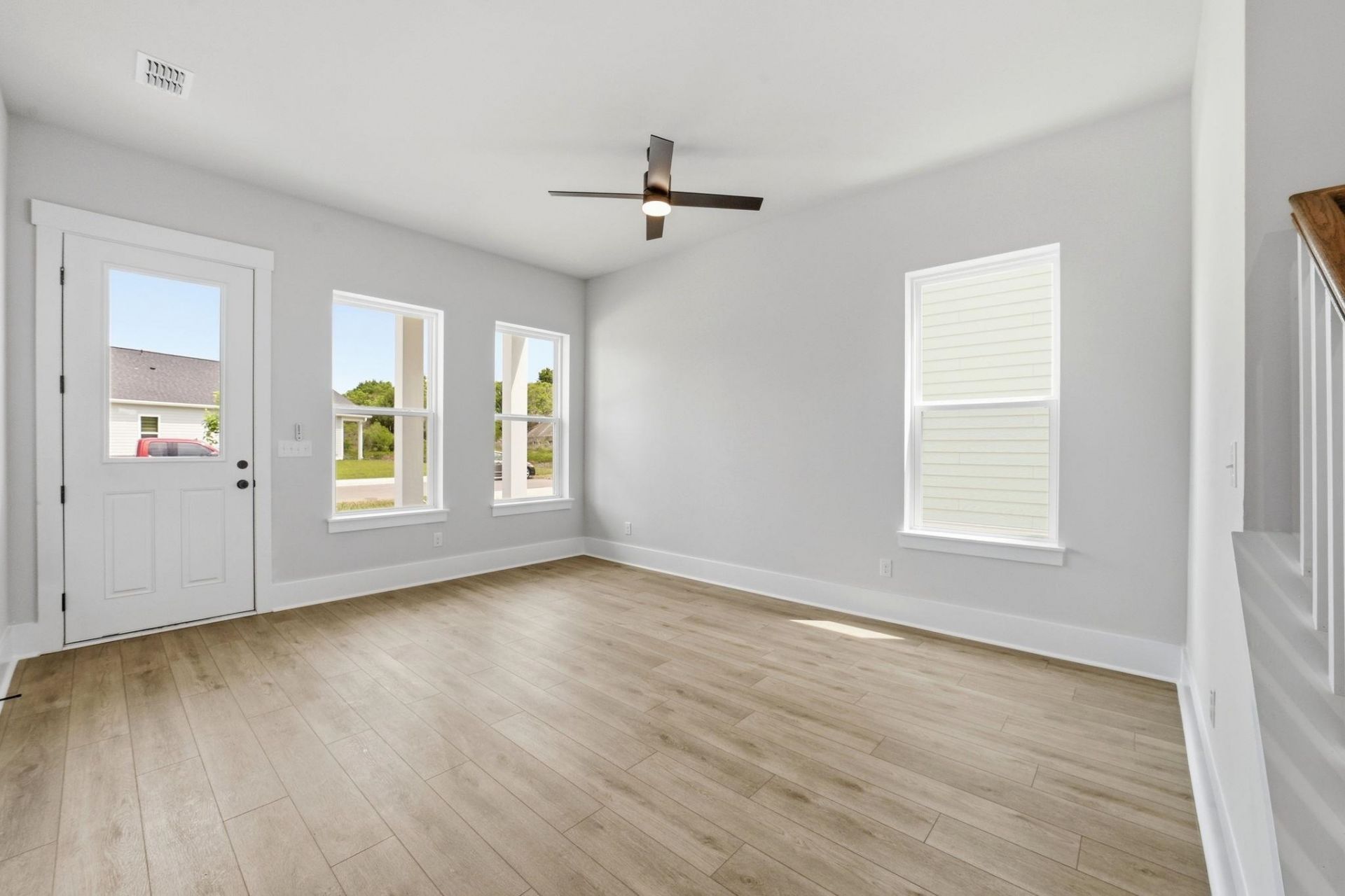 540 Waters Edge Dr. Photo 5