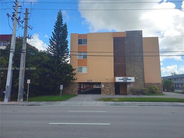 295 NW 72nd Ave, Unit 214, Miami, FL 33126