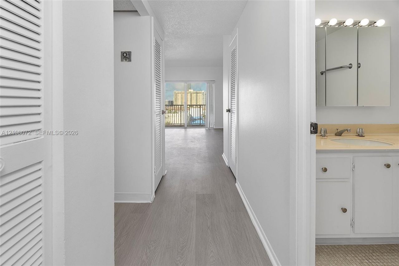 1965 S Ocean Dr, Unit 6H, Hallandale Beach, FL 33009 Photo
