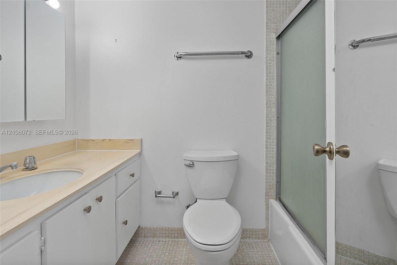 1965 S Ocean Dr, Unit 6H, Hallandale Beach, FL 33009 Photo