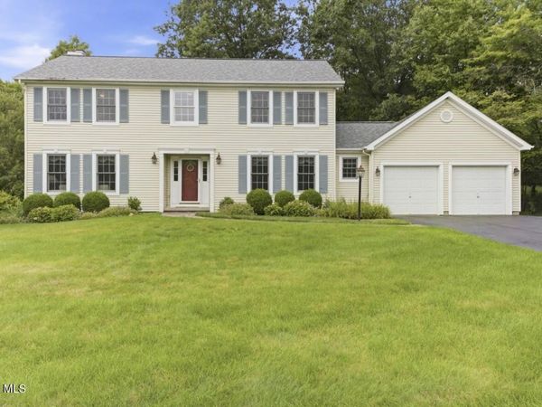 43 Huntswood Lane, East Greenbush, NY 12061