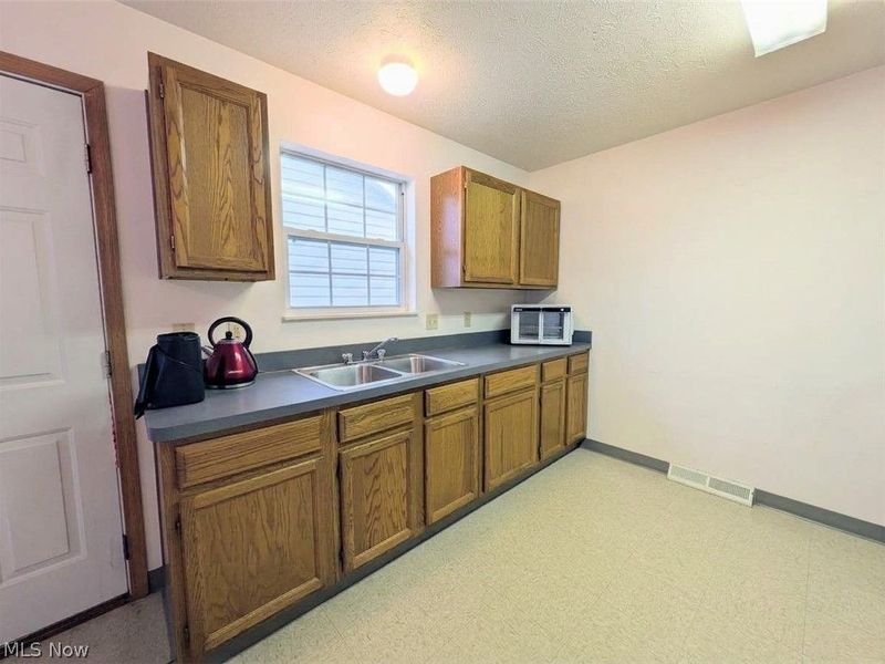 3093 Otokar Avenue, Cleveland, OH 44127 Photo 22