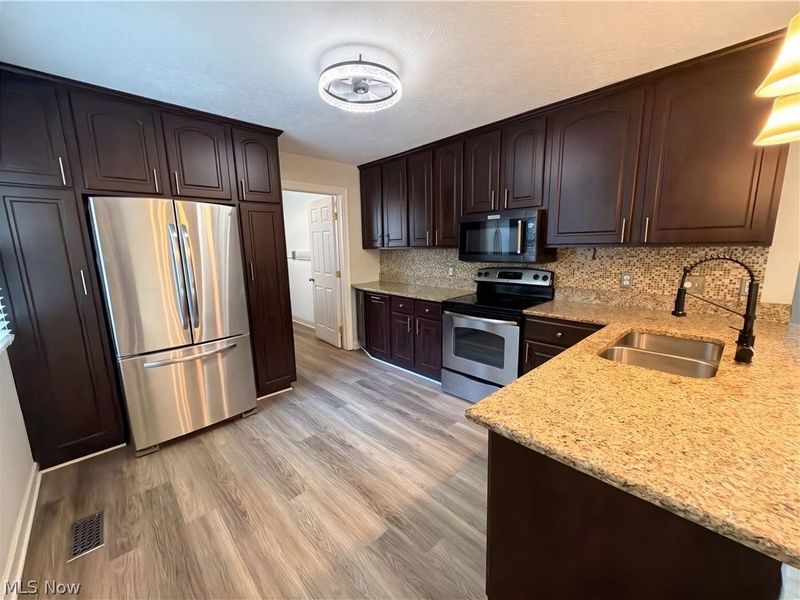7300 Port Royal Court, Mentor, OH 44060 Photo 7