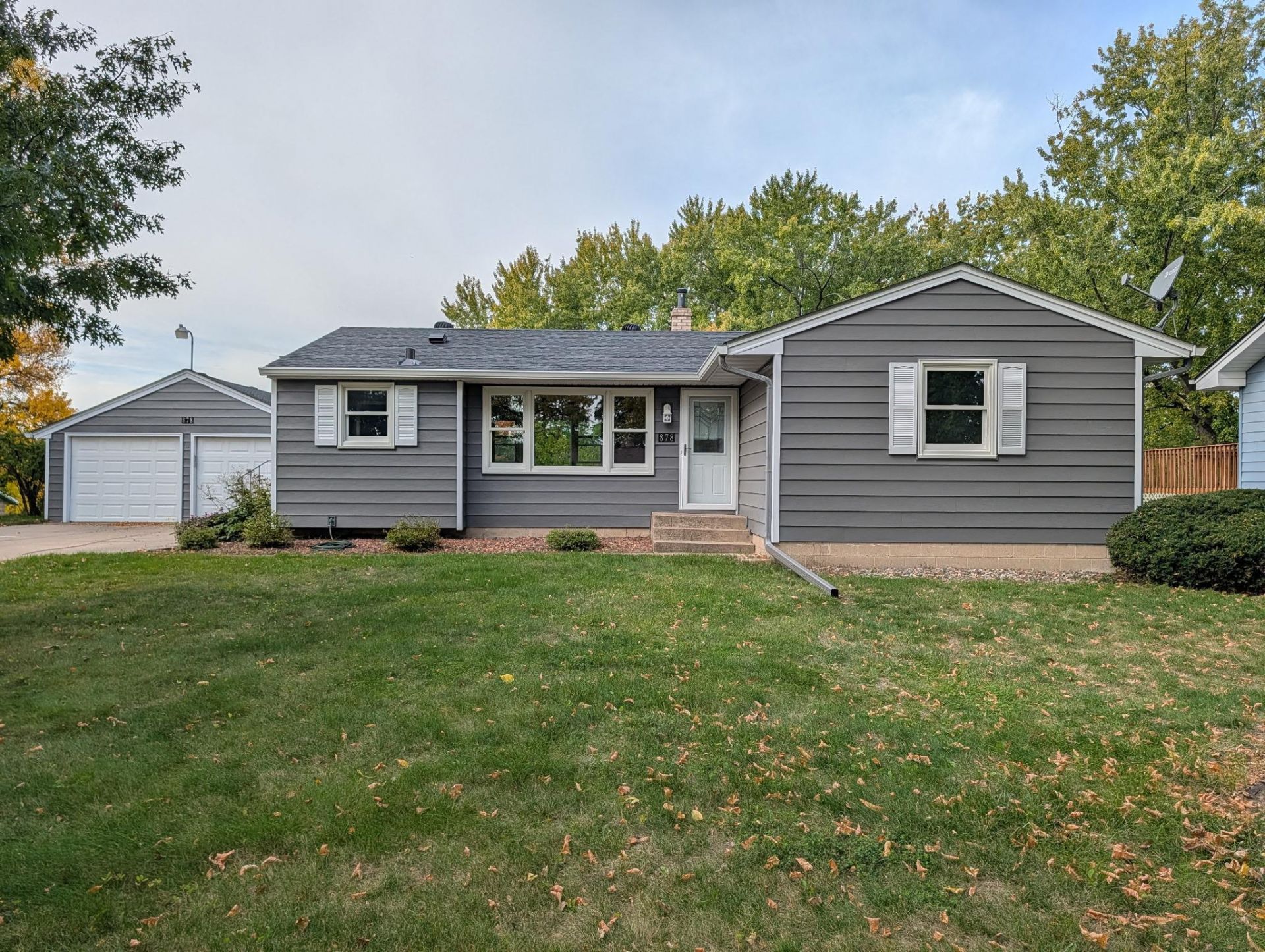 878 Hadley Lane N, Oakdale, MN 55128 Main Photo
