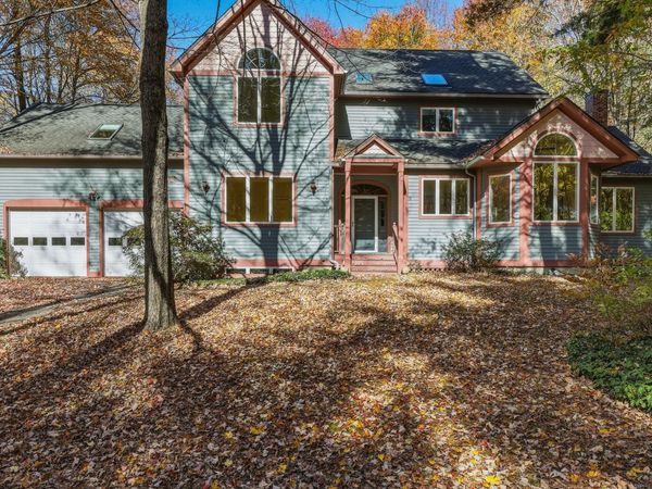 521 Old Farm Rd, Amherst, MA 01002