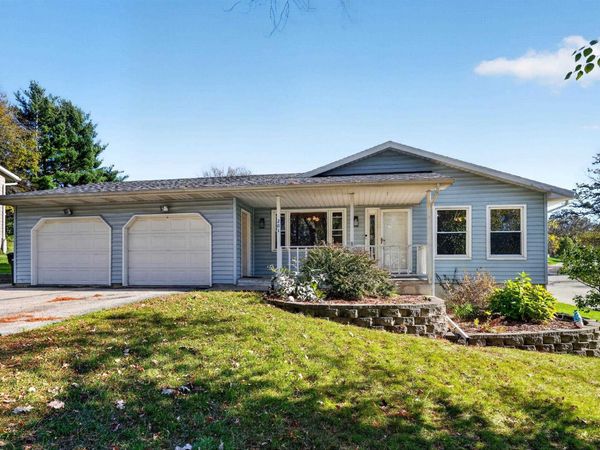 201 Hickory Drive, Mount Horeb, WI 53572