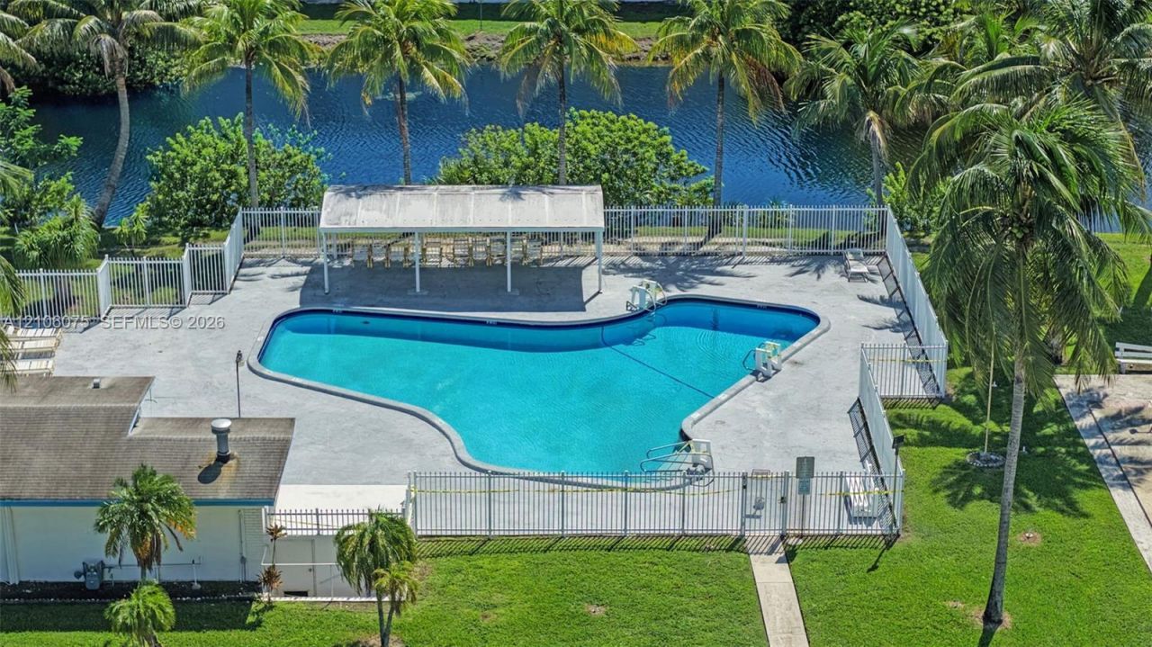52 NE 204th St, Unit 8, Miami Gardens, FL 33179 Photo