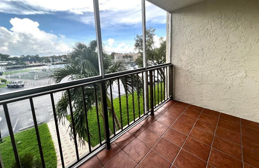 701 Three Islands Blvd , Unit 315, Hallandale Beach, FL 33009 Photo