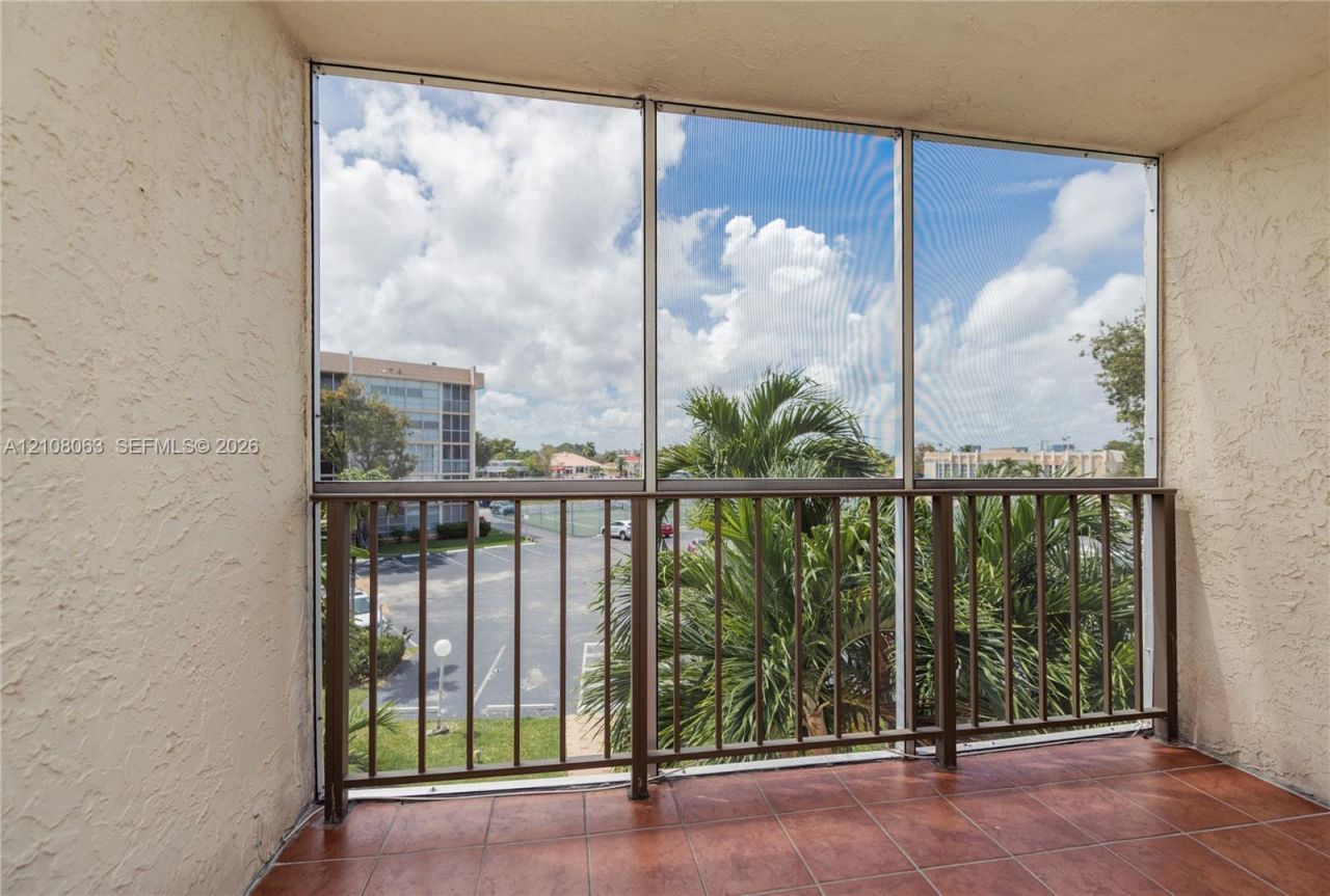 701 Three Islands Blvd , Unit 315, Hallandale Beach, FL 33009 Photo