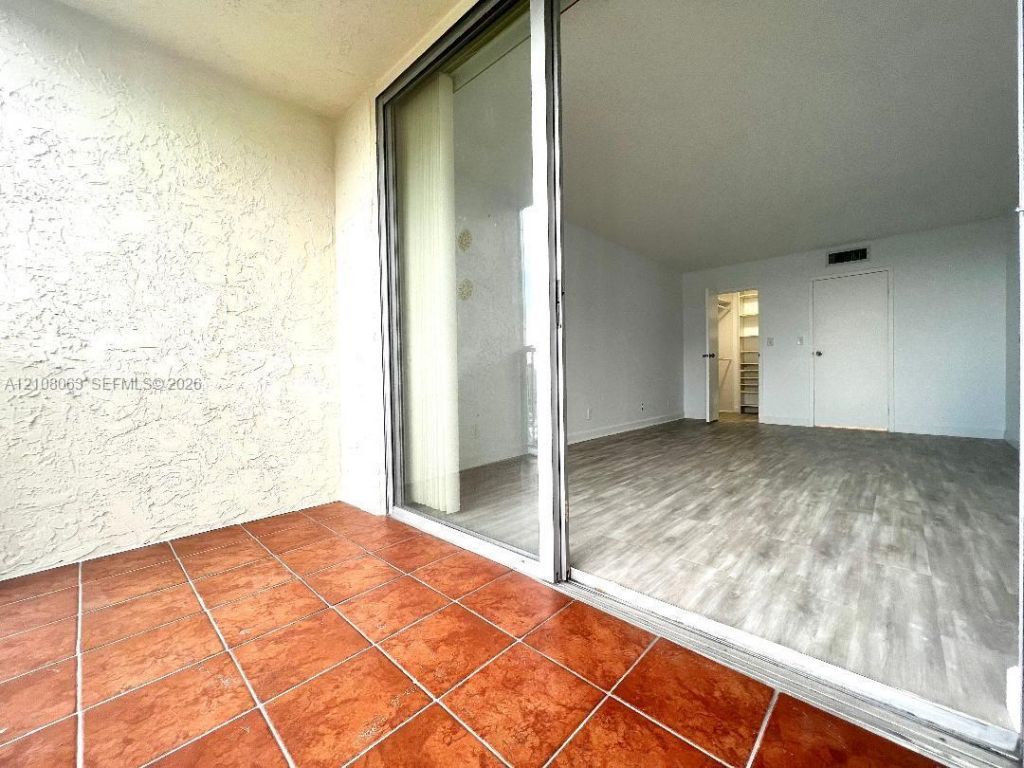 701 Three Islands Blvd , Unit 315, Hallandale Beach, FL 33009 Photo