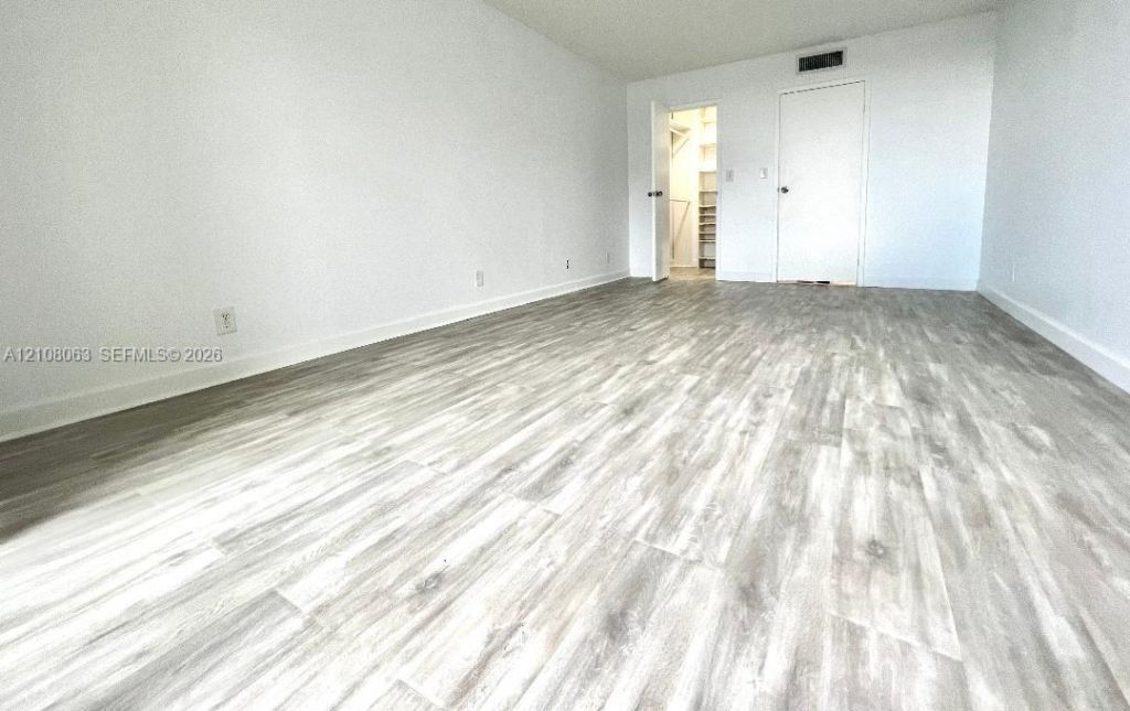 701 Three Islands Blvd , Unit 315, Hallandale Beach, FL 33009 Photo